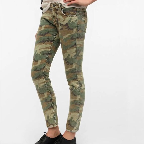BDG Midrise Cigarette Ankle Camouflage Jeans Size 32 - Picture 1 of 15
